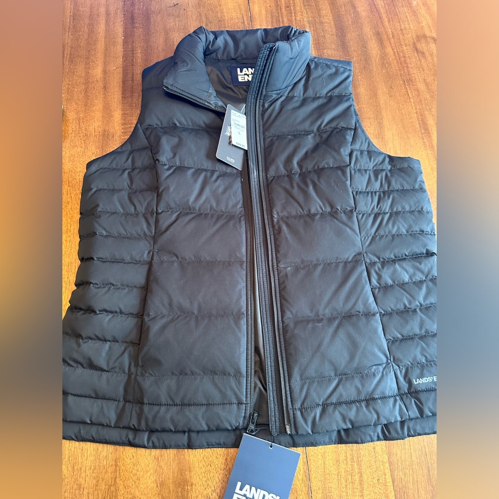 Lands End women's puffer. New with tags. Size L. Black